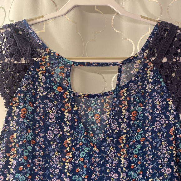 🌸💙Maurices Floral Tank Size L - Picture 4 of 7